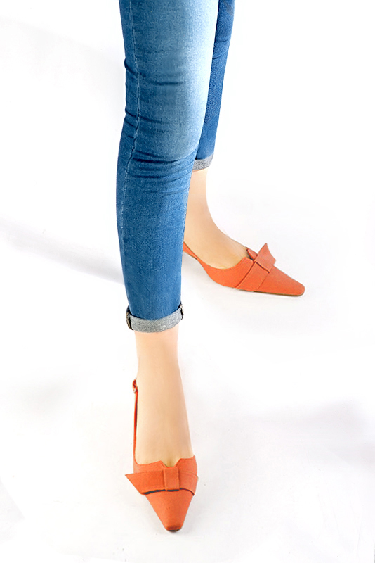 Clementine orange women's open back shoes, with a knot. Tapered toe. Medium spool heels. Worn view - Florence KOOIJMAN